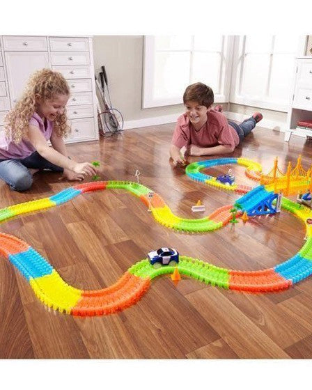 Pista flexibila curse masinute Magic Tracks din 220 piese