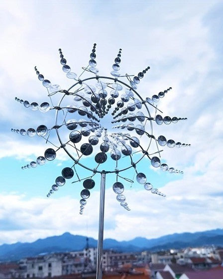 Moara de vant cinetica pentru gradina